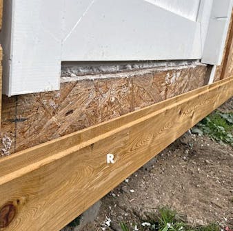 Isoleret anneks: Brædder tilpasses i isoleret anneks Isoleret anneks: Beklædningsbrædder tilpasses i isoleret anneks